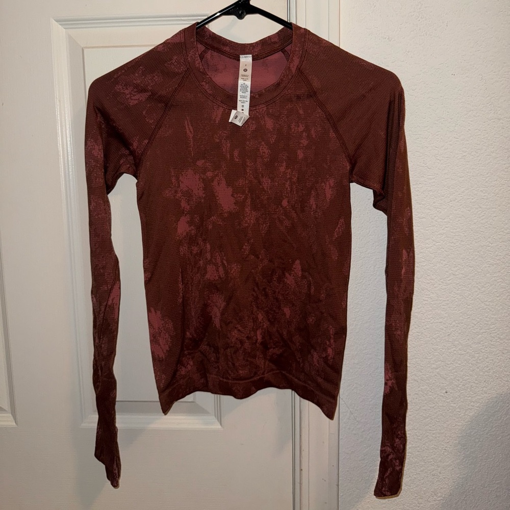 NWOT Lululemon Long Sleeve w/ Thumb Pockets